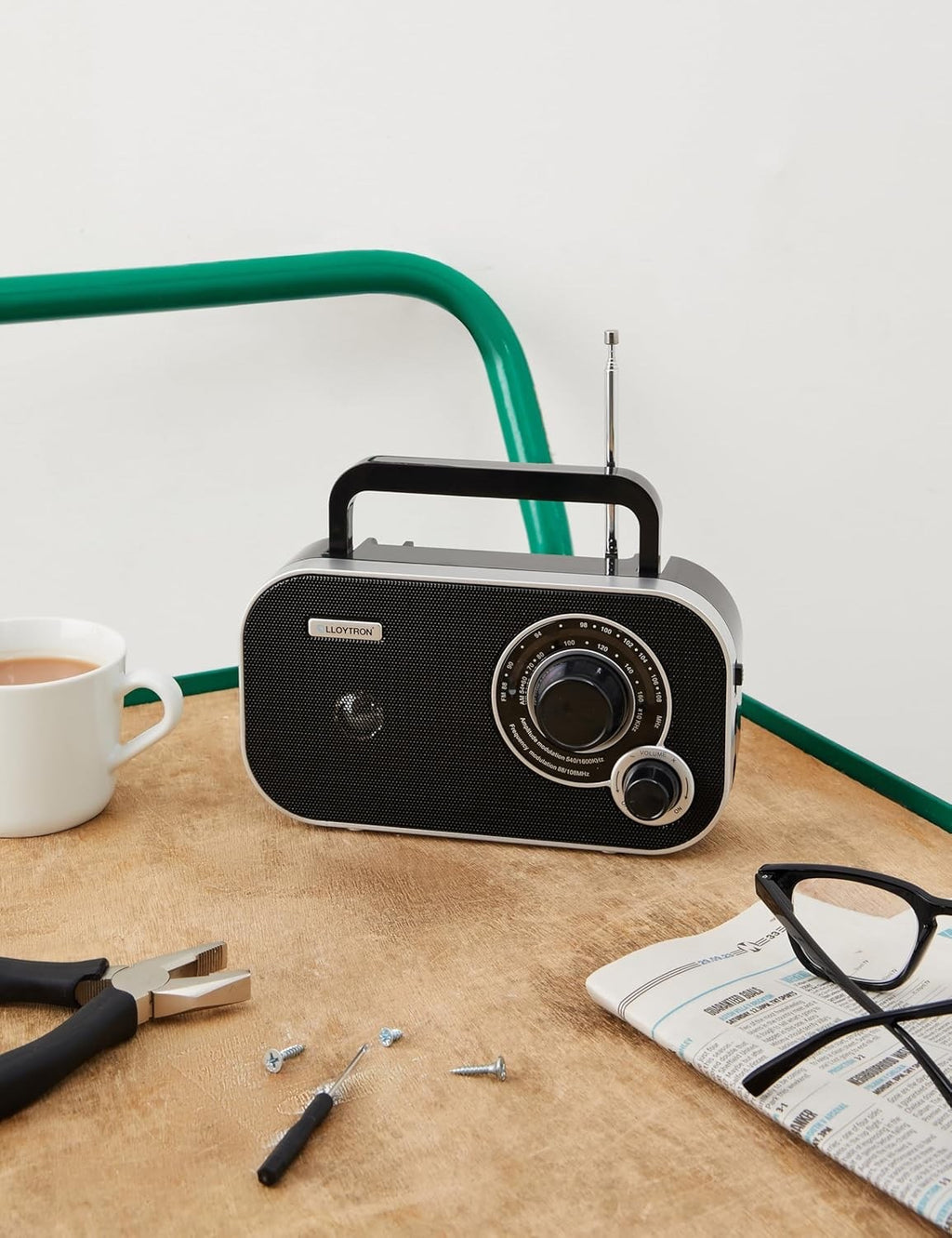 Lloytron Calypso Portable AM/FM Radio (N2405BK)